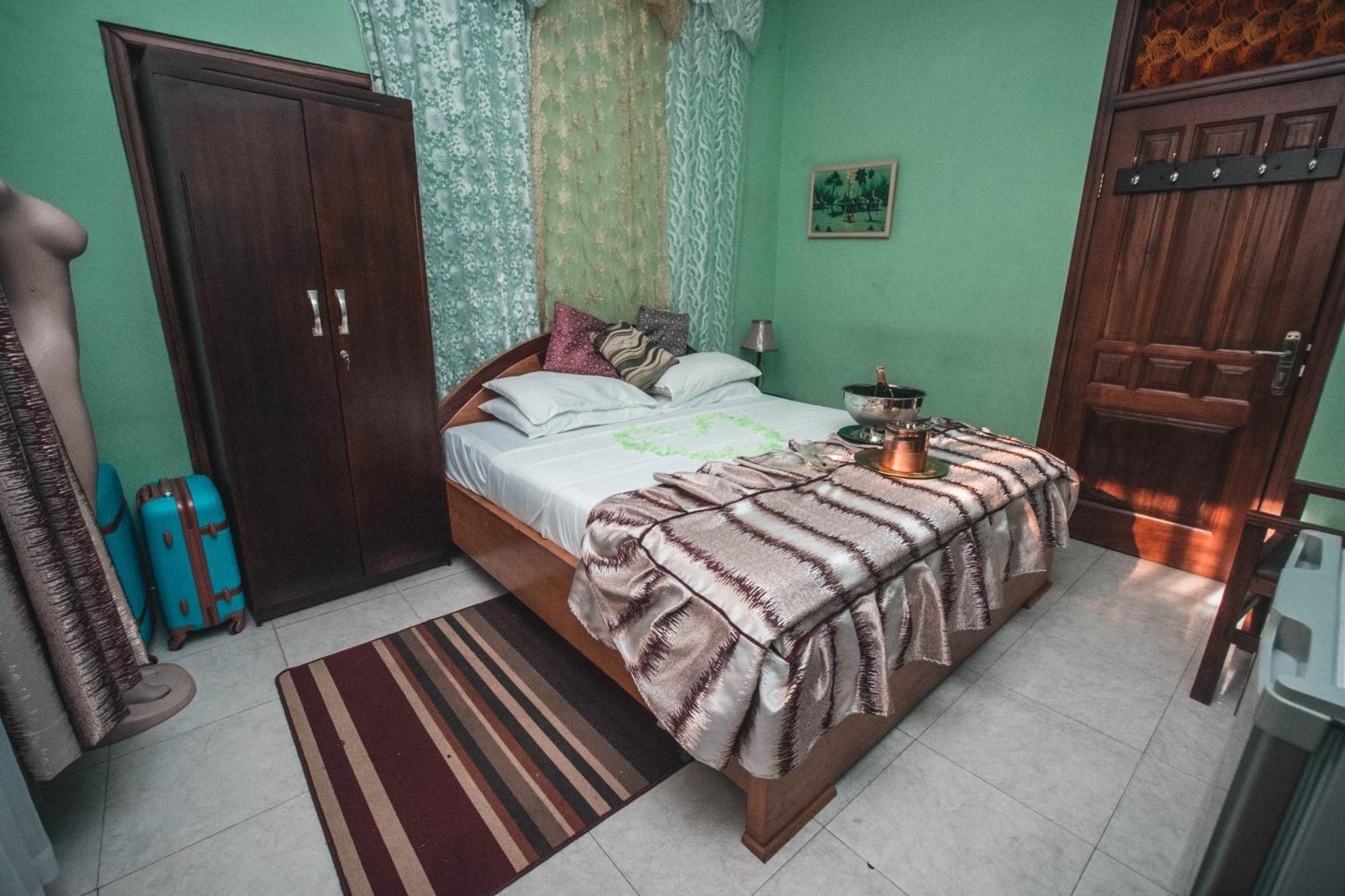 Jesiwa B'S Little Palace Accra Exteriér fotografie