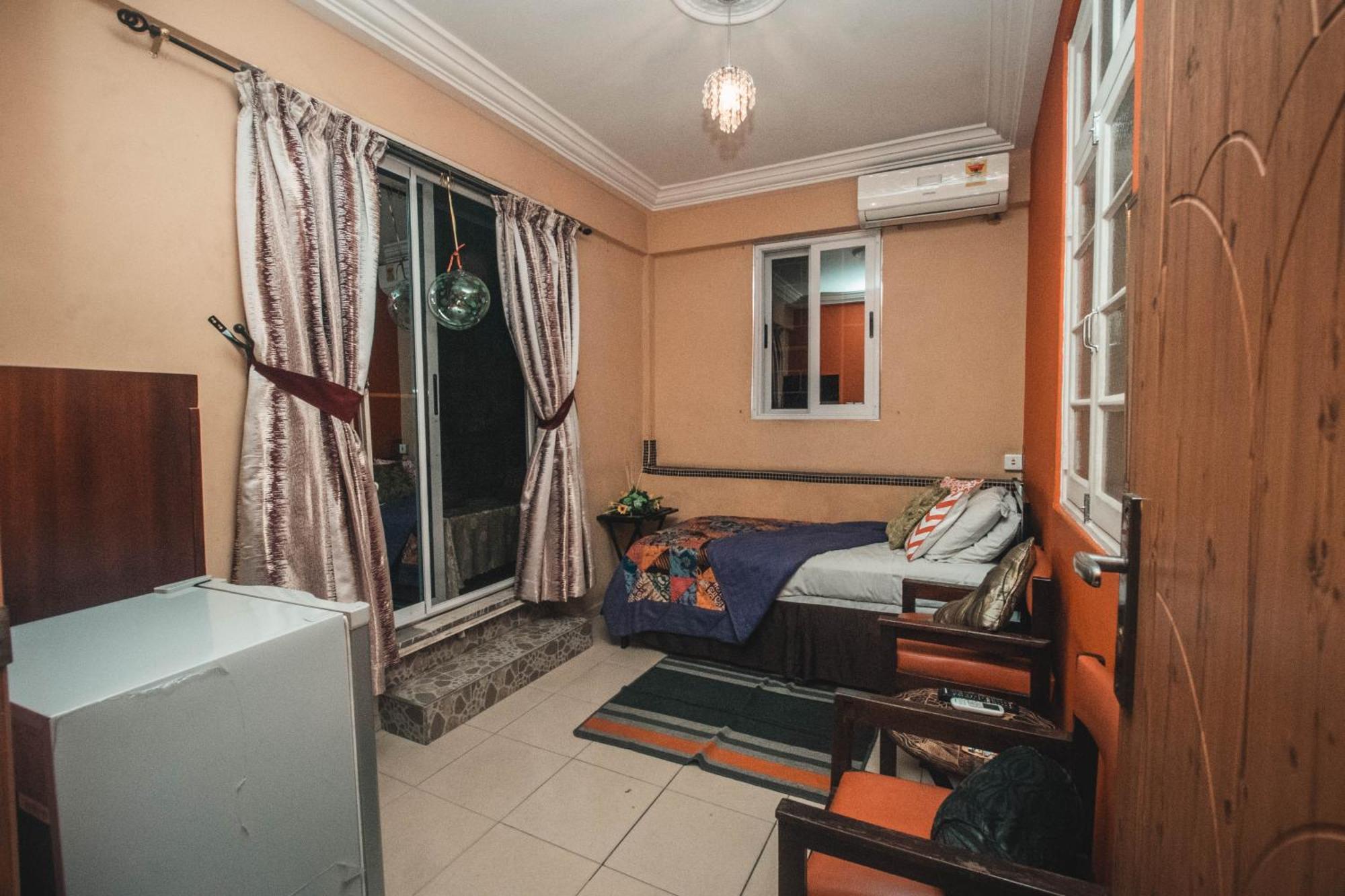 Jesiwa B'S Little Palace Accra Exteriér fotografie